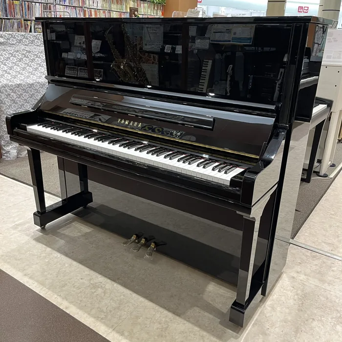 Yamaha YU33 upright piano in polished ebony